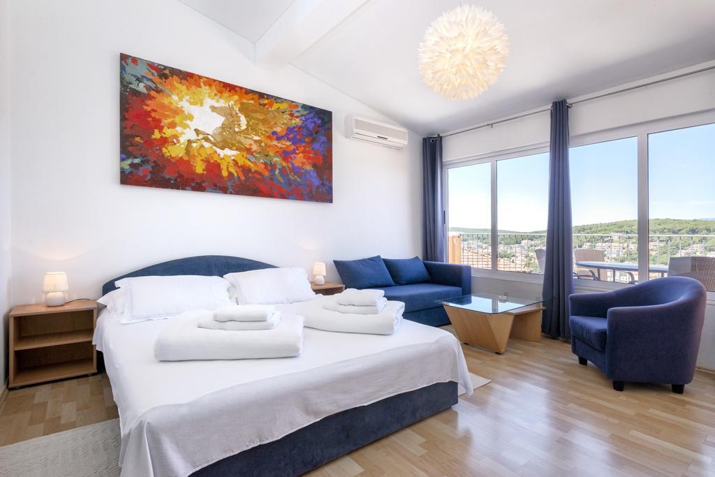Big Blue Apartment Jelsa  Exterior photo